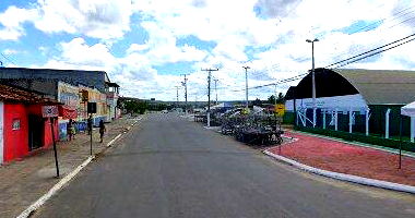 Casa aconchegante com 2 quartos, 2 banheiros e 80m² construída