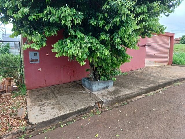 Casa em terreno de 200m² com 57m² de área construída