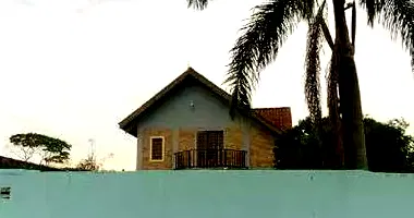 Casa Ocupada com 1 Vaga e Ampla Área em Chapada dos Guimarães