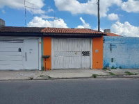 Casa com 2 quartos, 2 vagas e 62,62m² construída, desocupada