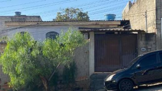 Casa 40m² 2 quartos 2 banheiros em Divinópolis-MG