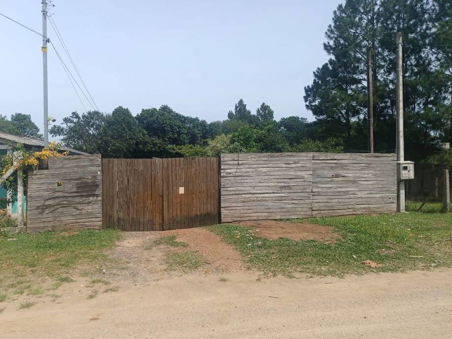 Casa com 3 quartos, 2 banheiros e 146m² construída, ocupada