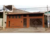 Casa padrão com 250m² terreno e 218m² construída, ocupada