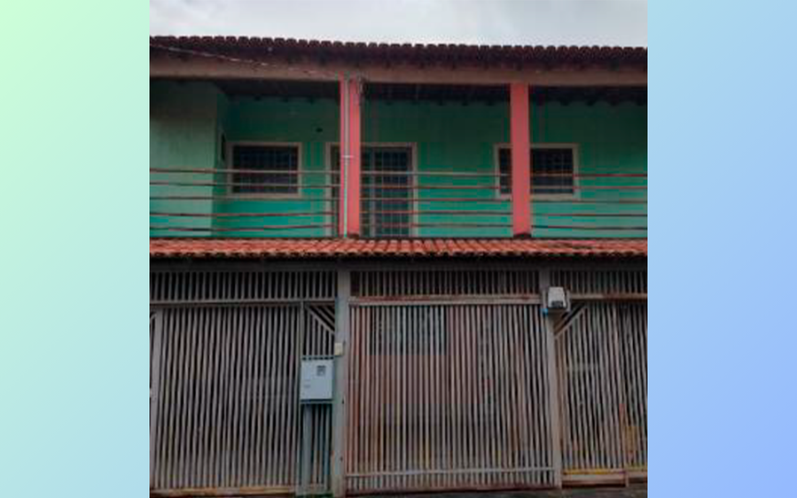 Casa com 102m², 250m² de terreno, 3 quartos, 2 banheiros, ocupada