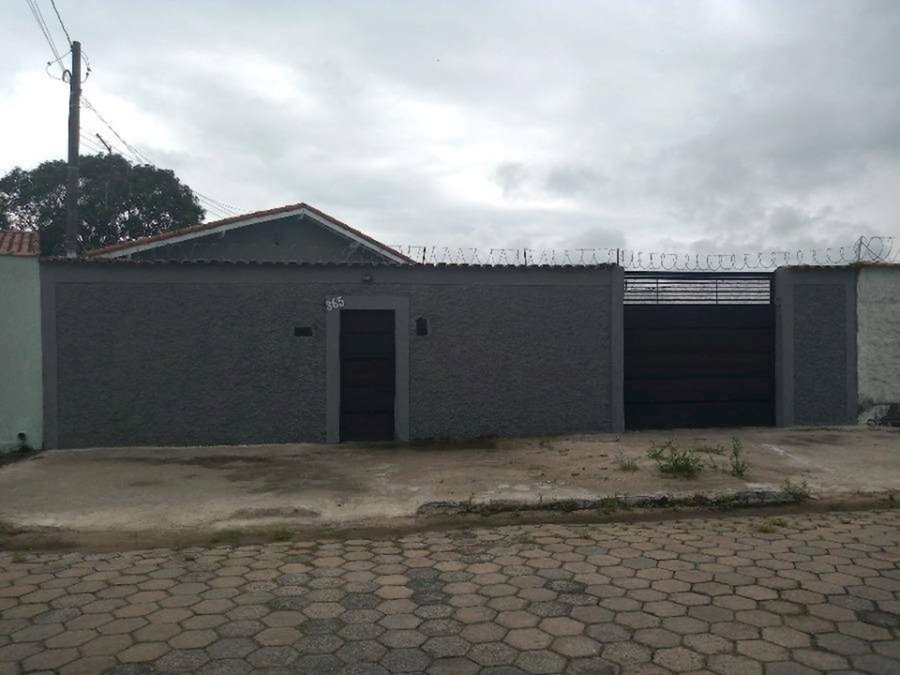 Casa com 3 dormitórios e 1 vaga em Lorena/SP