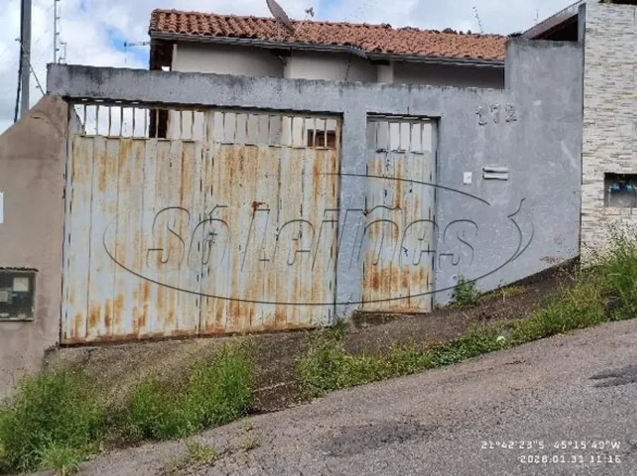 Casa com 57,5m², terreno de 1694m², desocupada