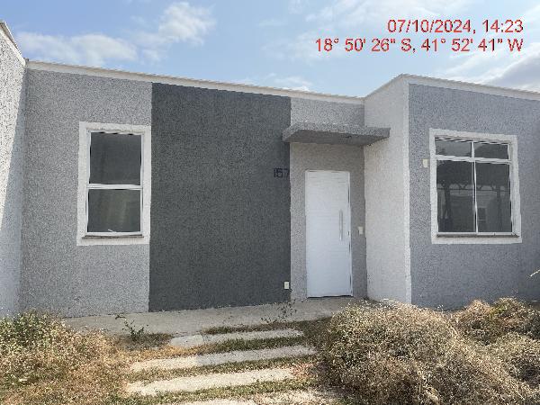Casa com 2 Quartos e 1 Vaga em Governador Valadares