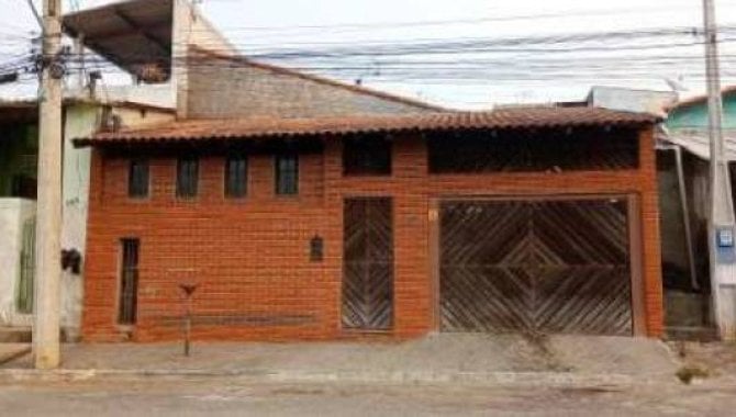 Casa Padrão Ocupada com 250m² área total e 218m² construída