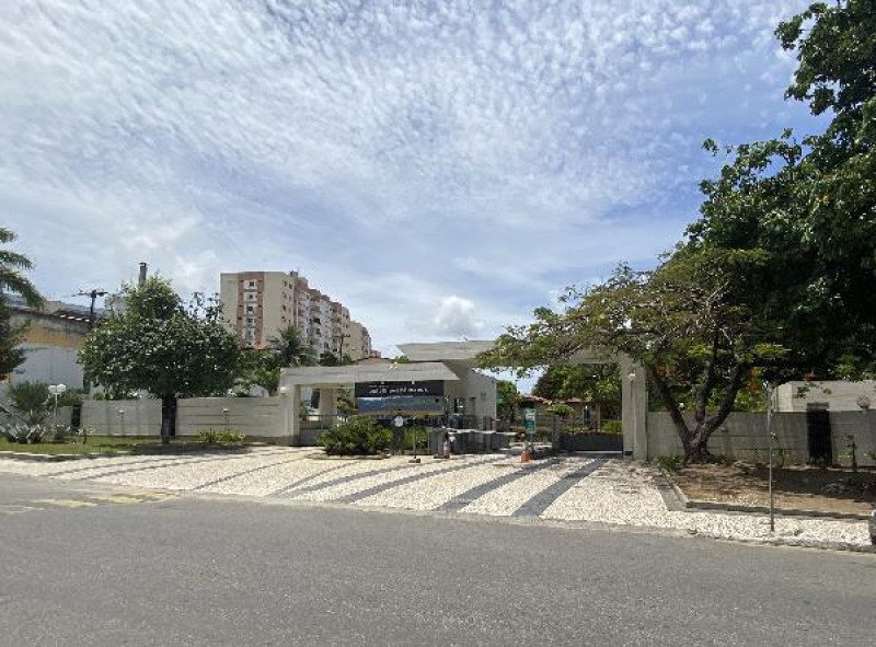 Casa com 4 quartos, 4 banheiros e 2 vagas de garagem