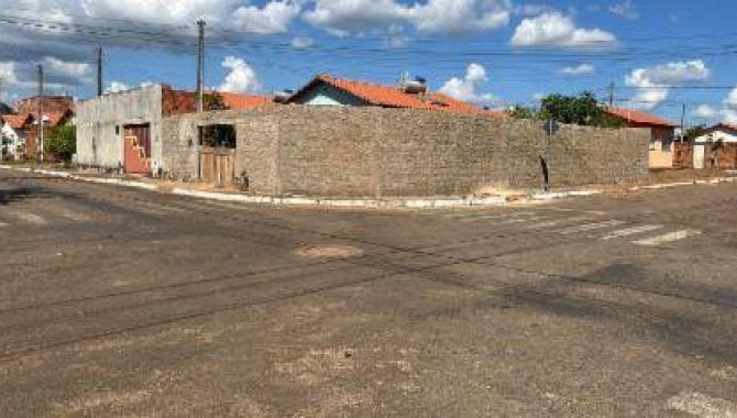 Casa padrão com 207,5m² de área total, 45,08m² construída, ocupada