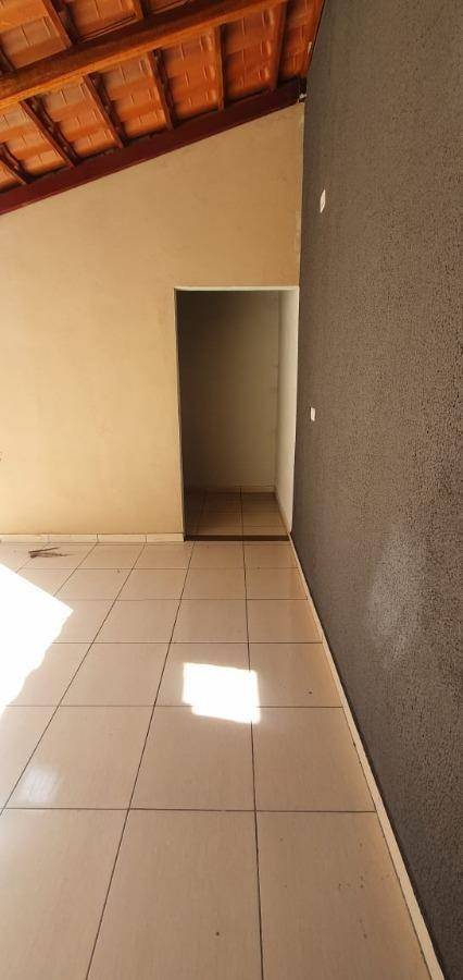 Casa com 3 quartos, 2 banheiros e 1 vaga, 101m² construída, ocupada