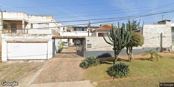 Casa com 2 pisos e piscina, 383,13m²