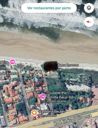 Terreno próximo à praia com 735m² e casa de dois pavimentos