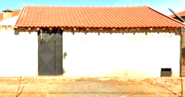 Terreno com Edificações Inacabadas em Bauru/SP - 506m²