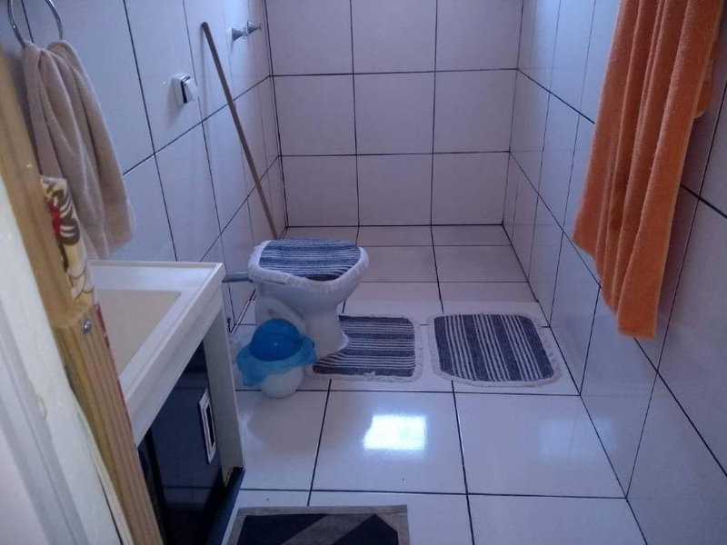 Casa com 1 quarto, 1 banheiro e 1 vaga de garagem, ocupada