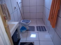 Casa com 1 quarto, 1 banheiro e 1 vaga de garagem, ocupada