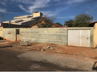 Casa com 2 quartos, 2 banheiros e 360m² de terreno