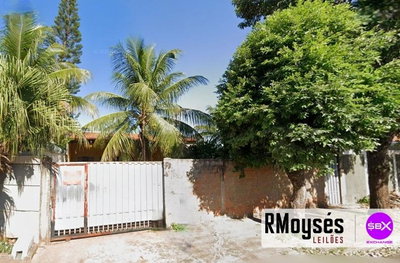 Casa com 1 dormitório e 2 vagas em Presidente Prudente - SP
