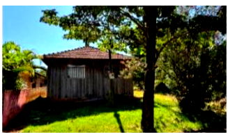 Casa e Barracão em madeira com 750m² de terreno em Marialva/PR