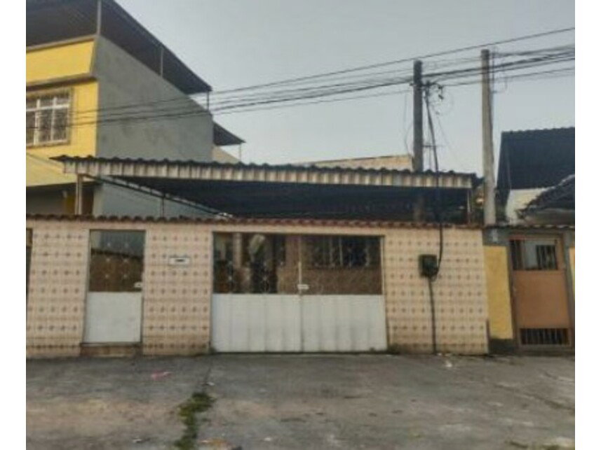 Casa em Leilão com 3 Quartos e 2 Banheiros