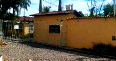Casa ocupada com 161,56 m² construídos e 1 vaga de garagem