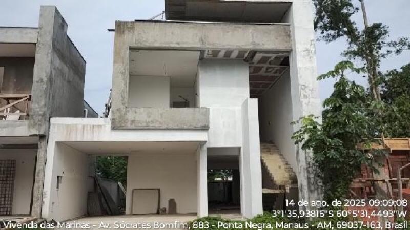 Casa de alto padrão com 259,9m² em condomínio exclusivo em Manaus