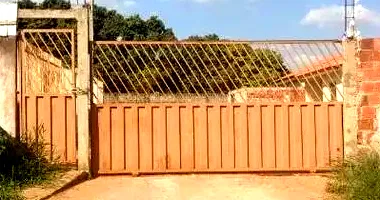 Casa Ocupada com 1 Vaga de Garagem em Leilão