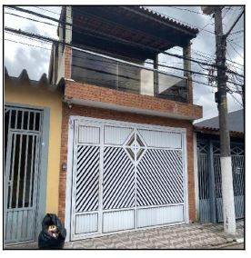 Casa com 130m² de terreno e área privativa mínima