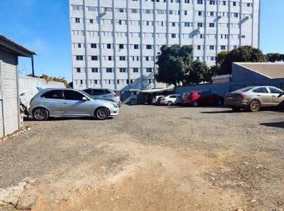 Terreno urbano de 462m² com casa de madeira em Guarapuava