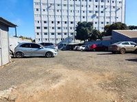 Terreno urbano de 462m² com casa de madeira em Guarapuava
