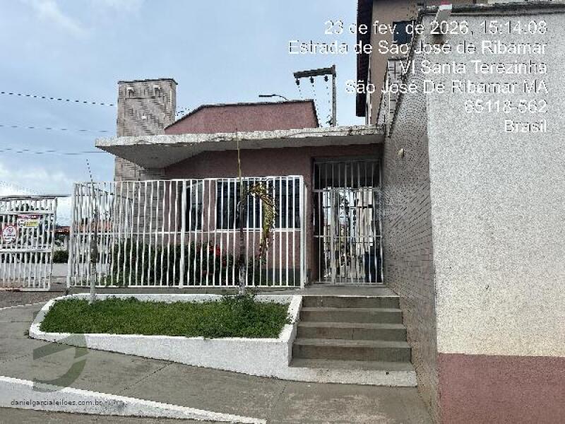 Apartamento 2 Quartos com Varanda em Condomínio