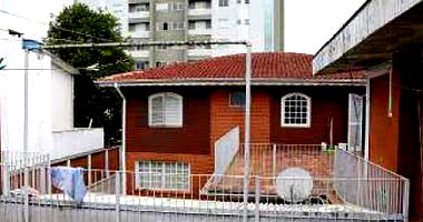 Casa com 495m² construídos, ocupada