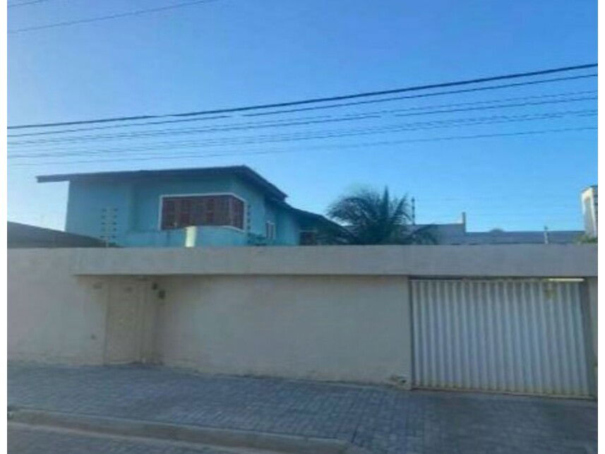 Casa padrão ocupada com 2 vagas e 336m² construída