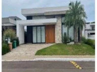 Casa de alto padrão com 221,26 m², 4 quartos, ocupada