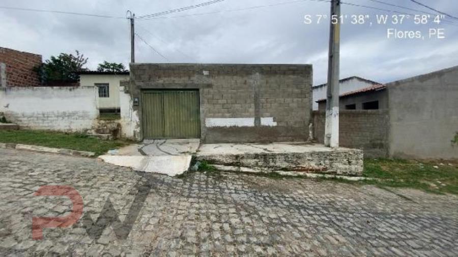 Casa em Flores/PE com 3 quartos e 1 vaga