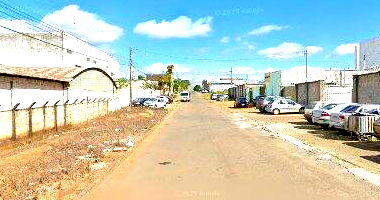 2 Barracões com 1 banheiro em terreno de 360m², desocupado