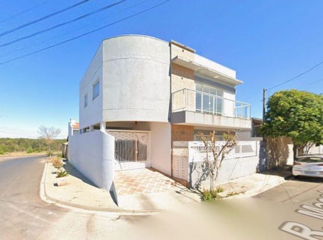 Casa com 224m² de terreno, 42m² construídos, ocupada