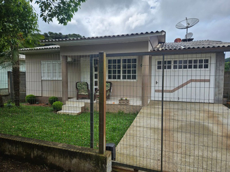 Lote urbano com 463,05m² e casa de 111,73m²