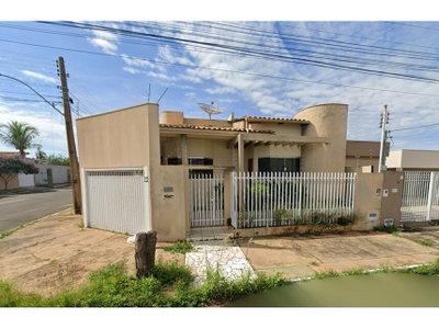 Casa ocupada com 238 m² construídos