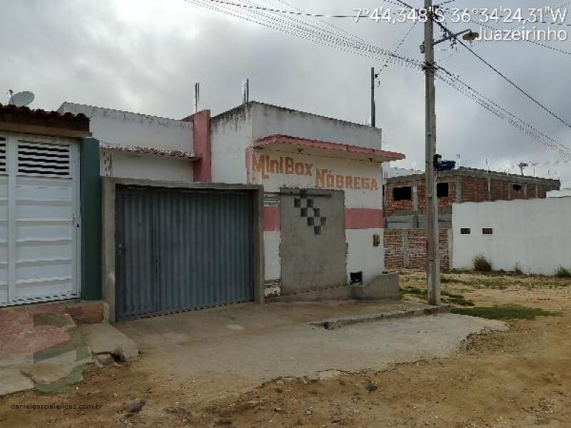 Casa com 3 quartos, 2 banheiros e 1 vaga em Juazeirinho