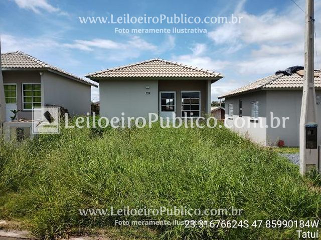 Casa com 2 quartos, banheiro, área construída 44,44m², desocupada