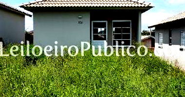 Casa com 2 quartos, banheiro, área construída 44,44m², desocupada