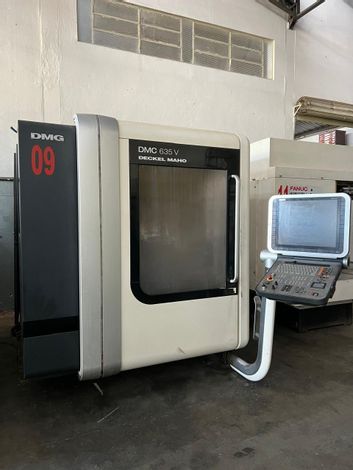 Centro de Usinagem DMG DMC 635 - Excelente Estado