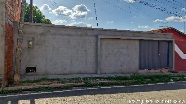 Casa com 2 Quartos e Área de Serviço em Santa Rita