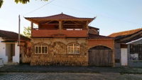 Casa com 3 quartos, 1 banheiro e 1 vaga de garagem, ocupada