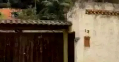 Casa com 90,4m² construída em terreno de 450m², imóvel ocupado