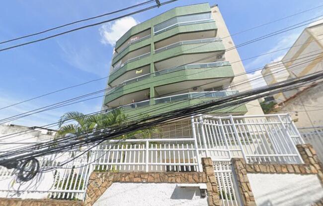 Apartamento com 2 quartos em condomínio com lazer