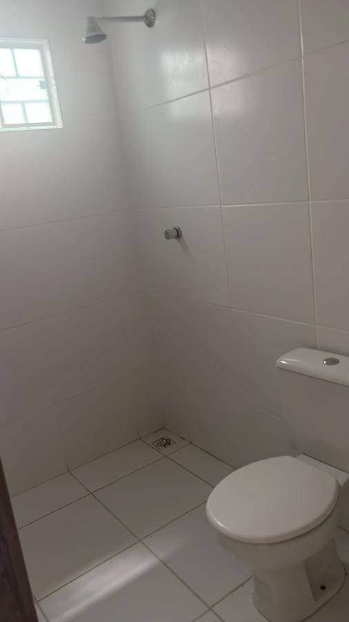 Casa com 3 quartos, 2 banheiros e 1 vaga, área construída 96m²