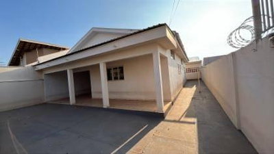 Casa com 4 quartos, 4 banheiros e 175m² em Matão/SP