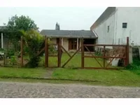 Casa Ocupada com 3 Quartos e 2 Banheiros em Balneário Magistério